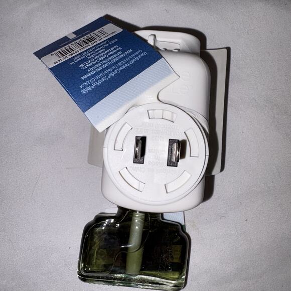 YANKEE CANDLE Votive GIFT SET, 3 Mini Jars (1.3oz) & Wall Oil Diffuser NEW - Picture 5 of 8